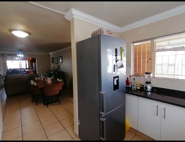 3 BEDROOM FREEHOLD FOR SALE IN MEIRINGSPARK